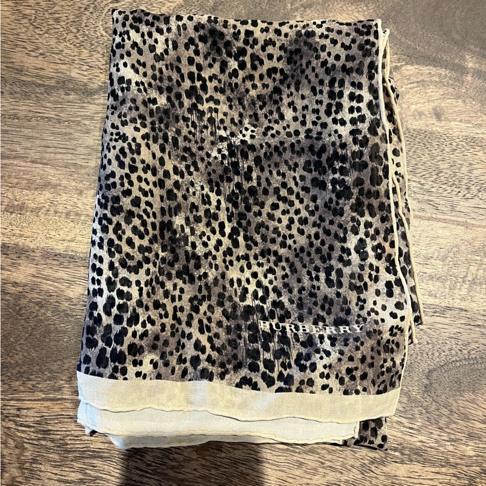EUC lightweight Burberry scarf